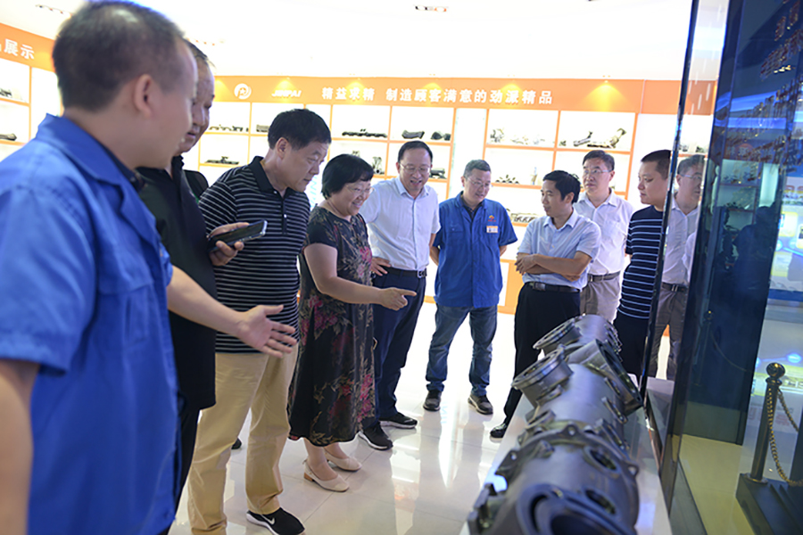 南陽市科技局、文廣新局、林業(yè)局領(lǐng)導(dǎo)蒞臨我司.jpg